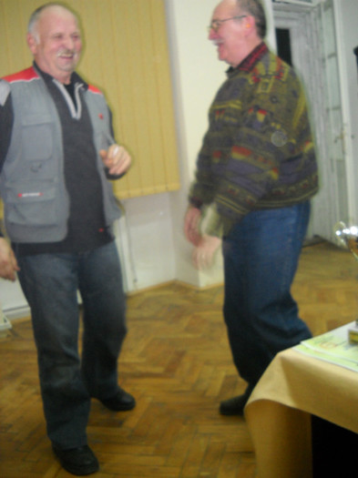 DOI PASI LA DREAPTA......