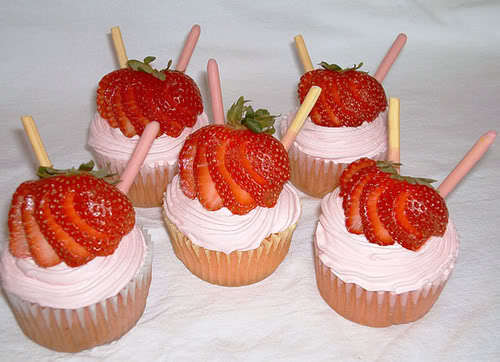 strawberry-pocky-cupcakes-thumb - praji