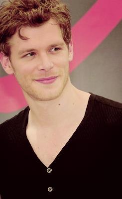 ceau :)) #ty . sor`meoo >:D< #.beka ( ce ma enerveaza ,, #`` ` ul asta ! =)) )