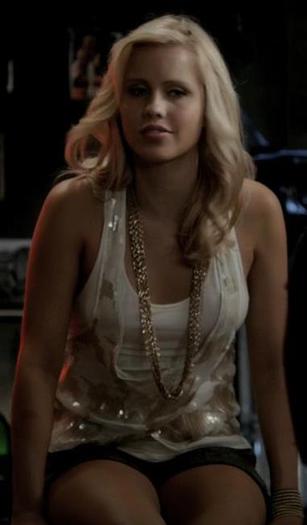 [ se ascunde dupa tyler ] nuu nimikk #Klaus - Episode - 01