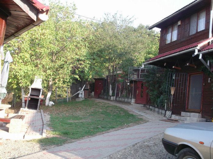 MAI E, MAI, E PANA ACOLO