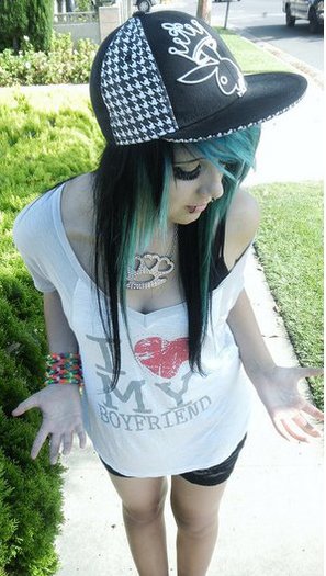 375821_470264429657512_550643967_n - emo girl