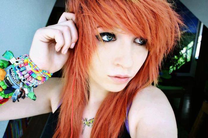 378354_513146215369333_252645468_n - emo girl