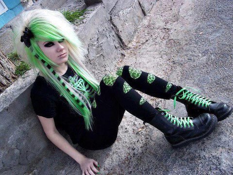 404764_527693923914562_192228298_n - emo girl