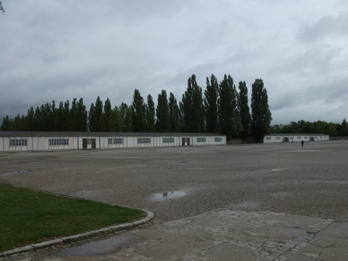 cele 2 baraci reconstituite - Lagarul de concetrare Dachau
