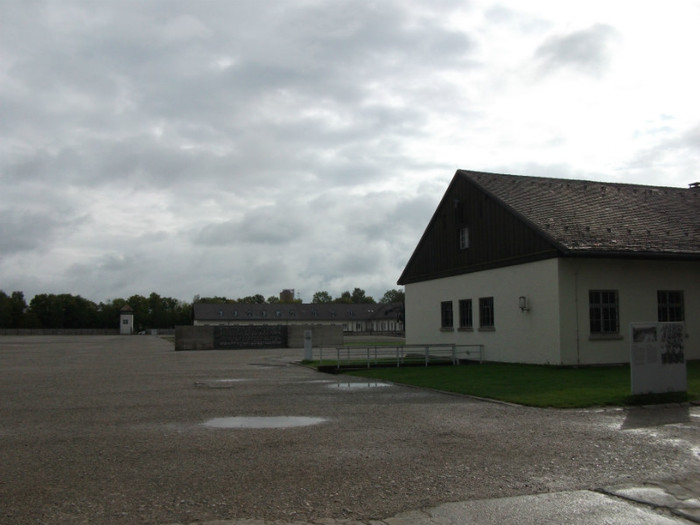 cladirea administrativa si platforma de apel - Lagarul de concetrare Dachau