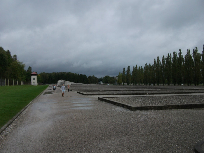 fundatiile baracilor (34 in total) - Lagarul de concetrare Dachau