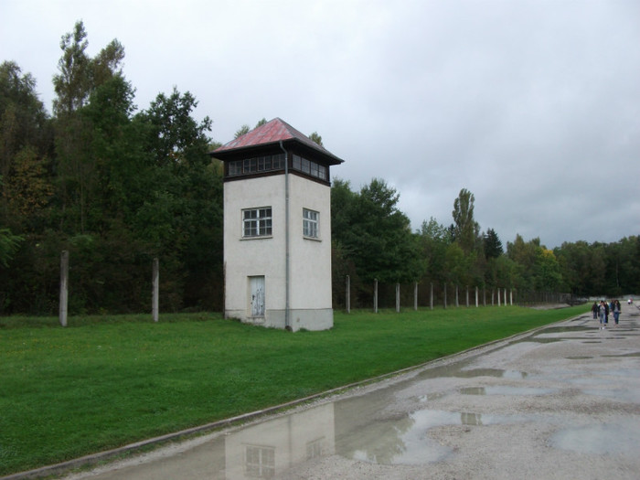 unul din cele 7 turnuri de observatie - Lagarul de concetrare Dachau