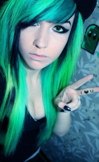 314757_496182630399025_909656878_n - emo girl