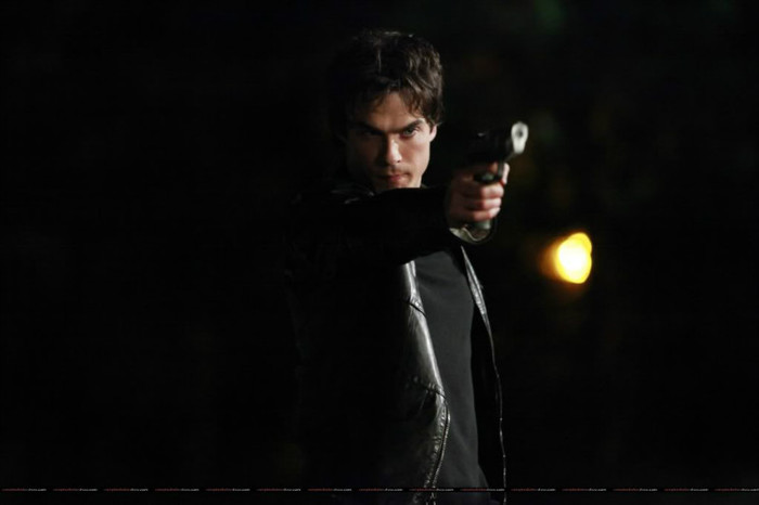 - STII CE?!m`am cam saturat de glumele tale*scoate un pistol cu gloante din lemn si o ameninta* - Episode - 02