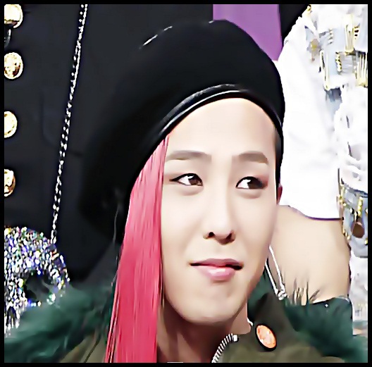 •. [se ridica si se plimba pe langa lac] ahh..simt ceva..:-?