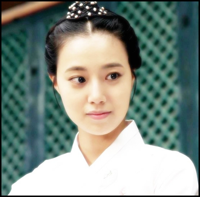 :-s [se da mai in spate]Ca de nu.... :-s [se gandeste] :> Ca de nu, adio promovare, gisaeng si palat - Obsession of Power-Episodul11