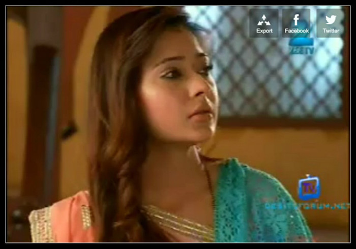 15-tile - SARA KHAN NEW PIC 4