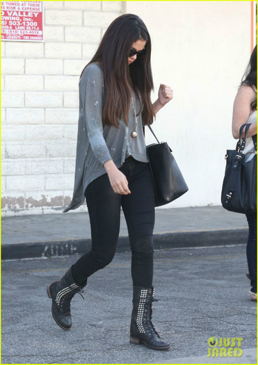 selena-gomez-sushi-dan-lunch-05