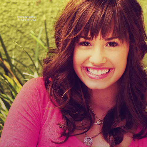 .:) Eu sunt Ashley Li , dar toata lumea imi spune Lili .:)) ( I.G. E atat de HOT ! )