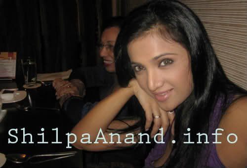 285088_253823881296134_2747490_n - xxShilpaxx