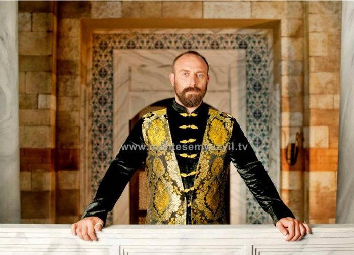 314876_235475239838331_1498639667_n