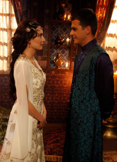 423625_332300496822471_802703692_n