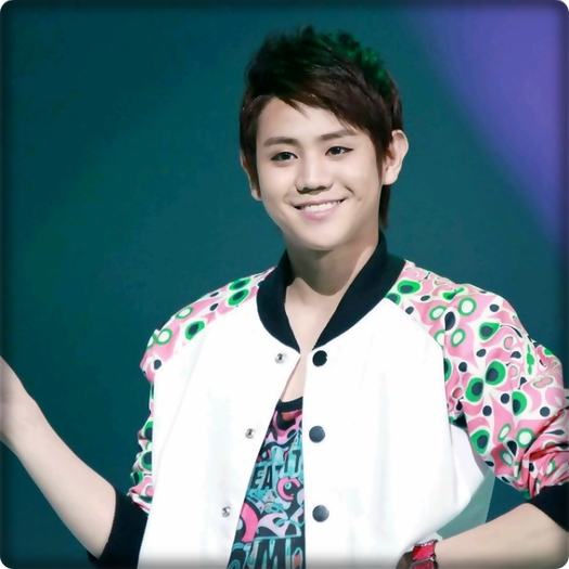 ` Back...[se aseaza la loc]...Hee...little princess a adormit...:-? - PARK 5