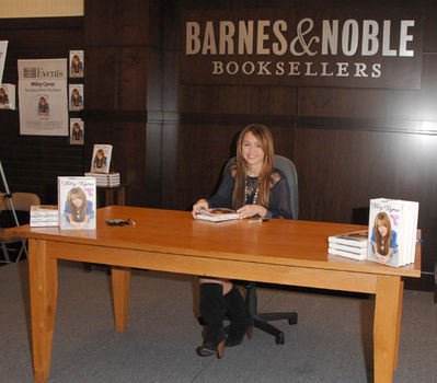 normal_64 - Book Signing at Barnes and Nobles at The Grove in Los Angeles 2009
