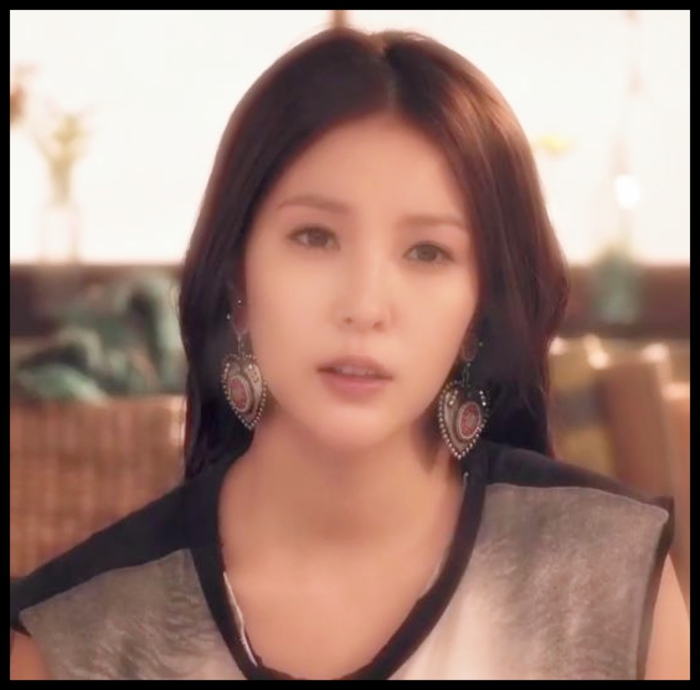 Bye Sulli :-h Buna Tia :-h Dar ce s` a intamplat? :| :-s