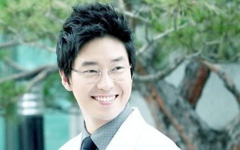 Vine si directorul : fata mea ai trecut Bravo !!