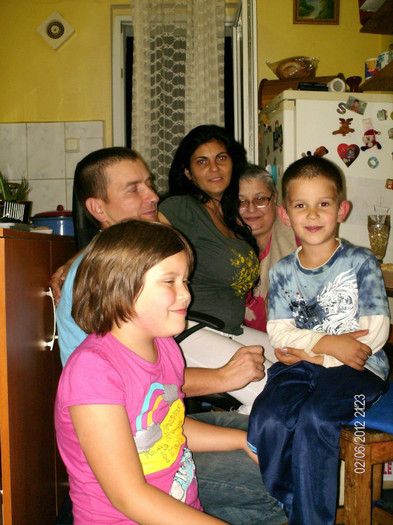 iata si nepoata, Paula