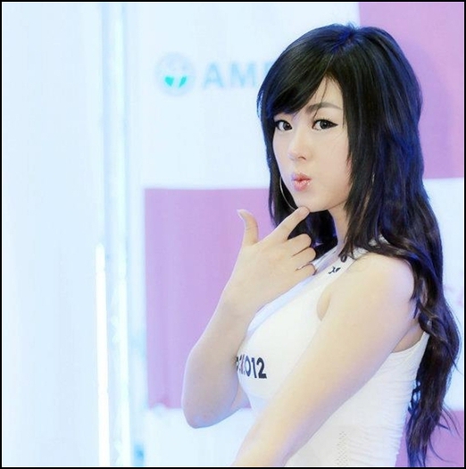 ..~ Cea mai bune prietena,se poate transforma in..girlfriend :)).:>