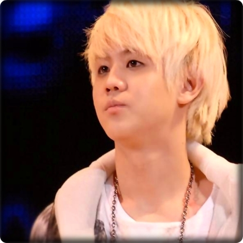 ` Nehotarat`o.:)).[se ridica]..Deci...[isi drege gladus] - PARK 5