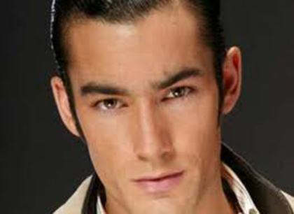 imagesCAAZ7Q2S - Aaron Diaz