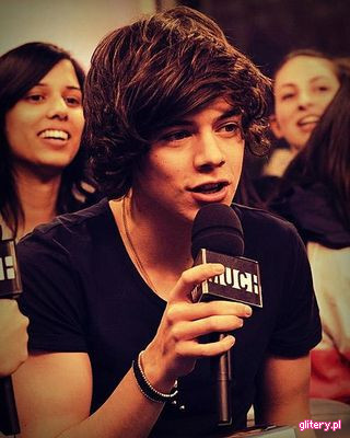 *da cu picioarele in usa* Haii nenea Vlad, gazda ce esti . da-ne drumu .