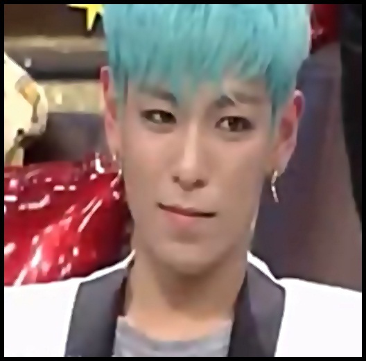 ..~.. Flori?ah,da,acele flori :))[se pune pe canapea]