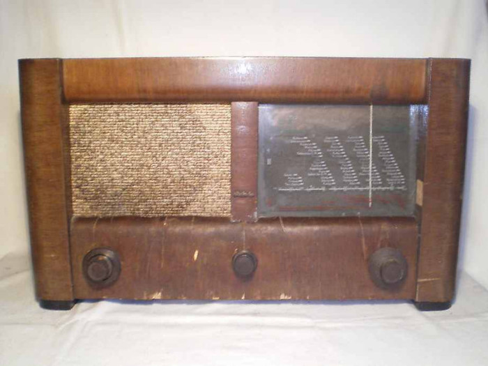 AEG 4311 GW - Radiouri vechi si lampi de colectie