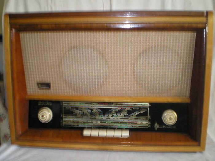 Darclee (cu picup) - Radiouri vechi si lampi de colectie