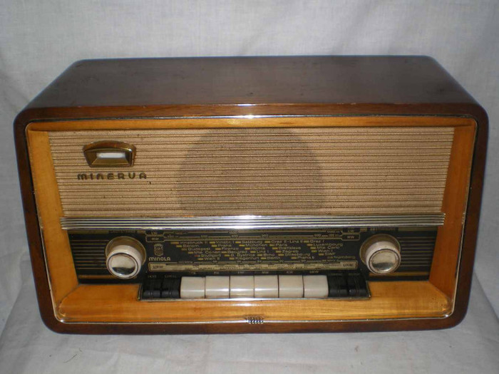 Minerva minola UKW - Radiouri vechi si lampi de colectie