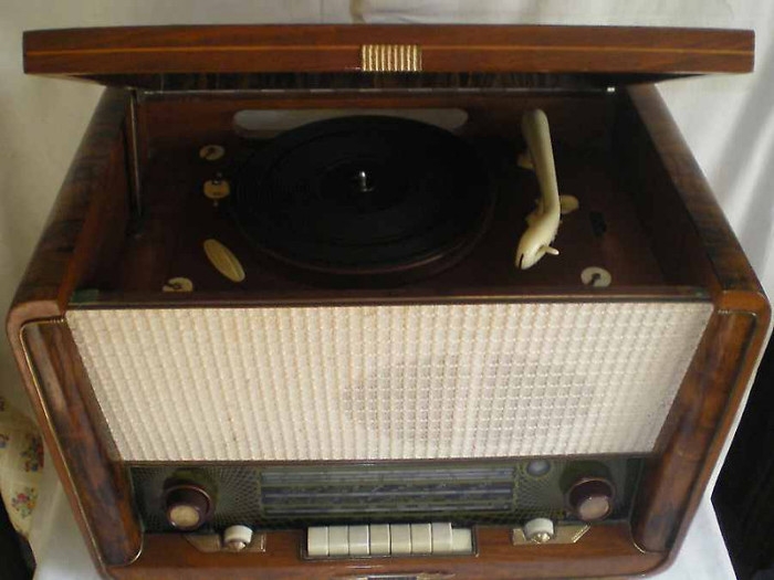 Minsk 58; Rusia, 1958, pret 300. Se afla in Sibiu, este complet si functional
Tel 0748346557, sau nori_oprea@yahoo.com
