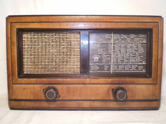 Orion T244; Ungaria, 1941, pret 230 ron. Se afla in Sibiu, este complet dar nefunctional
Tel 0748346557, sau nori_oprea@yahoo.com
