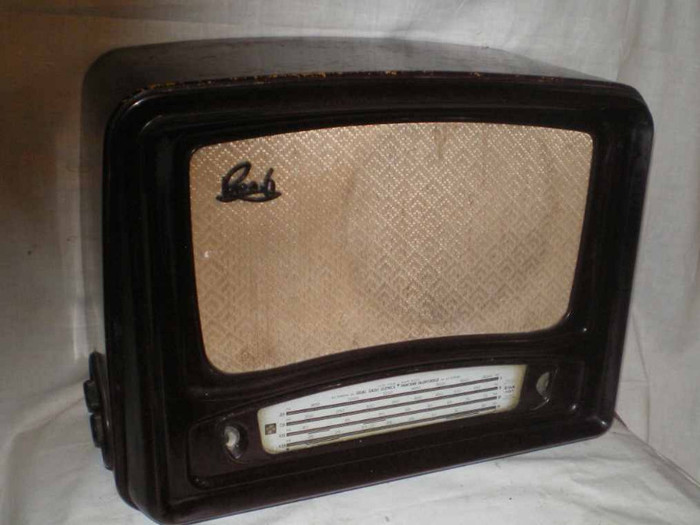 Riga 6; Rusia, 1952, pret 170 ron. Se afla in Sibiu, este functional
Tel 0748346557, sau nori_oprea@yahoo.com
