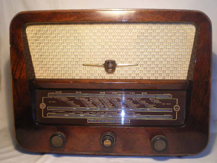 Terta 425 - Radiouri vechi si lampi de colectie