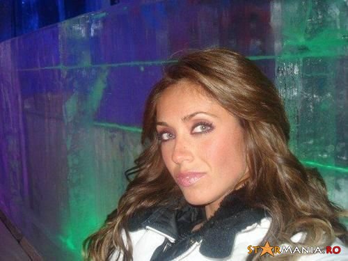 f69576110eedf6f38a90001d5de88898-anahi_80