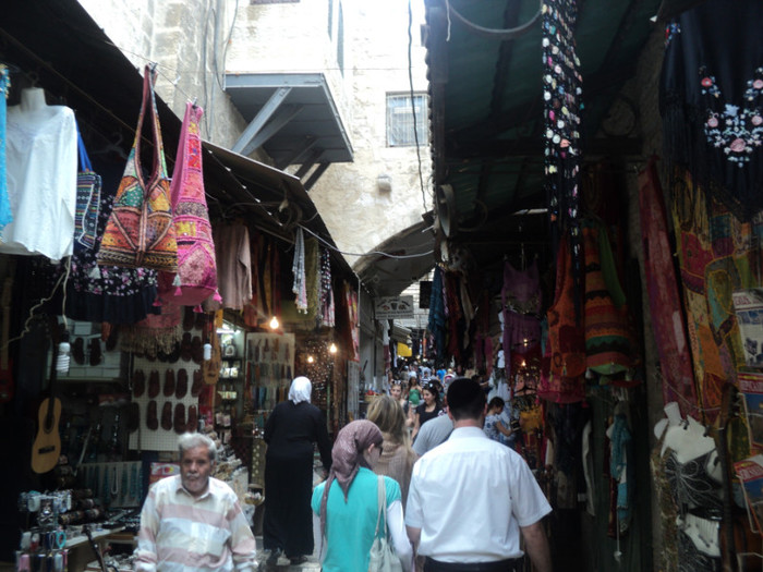 bazarul arab, in lungul drumului crucii (via dolorosa)