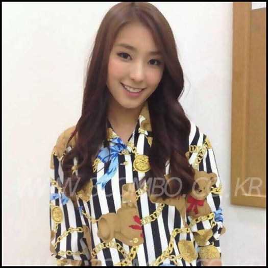 ^^..*ii intinde punga*..mda,stiu ca nu o sa apara nimeni :))