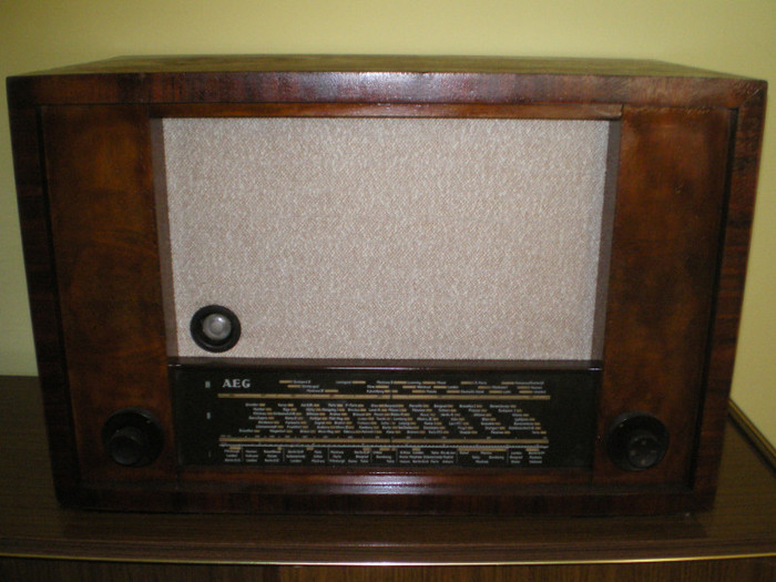 AEG 431 W - Radiouri vechi si lampi de colectie