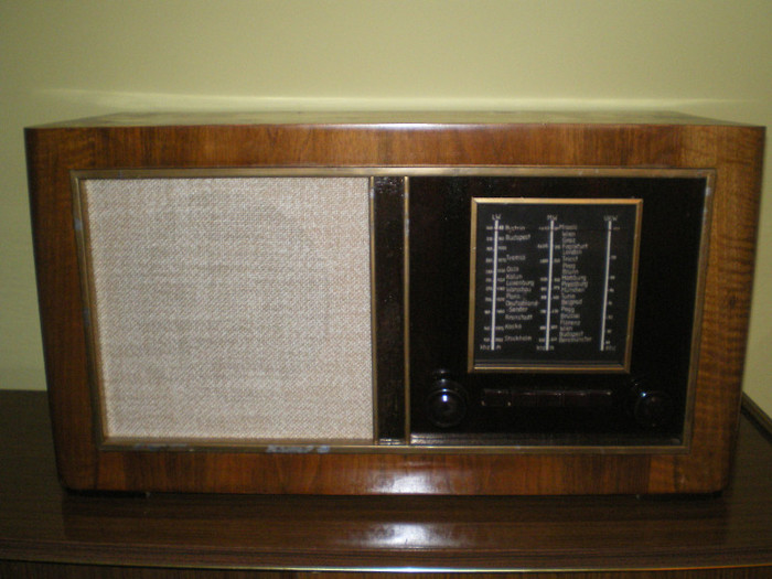 Necunoscut; pret 180 ron
