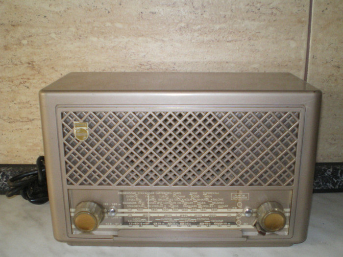 Philips Philetta Oslo; pret 400 ron. Se afla in Sibiu, este complet si functional
Tel 0748346557, sau nori_oprea@yahoo.com
