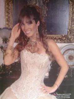 580819_238213722971073_145803372_n - COMPARATZIE INTRE THALIA SHI ANAHI