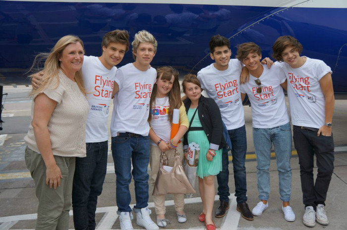 555464_403923706329096_238326557_n