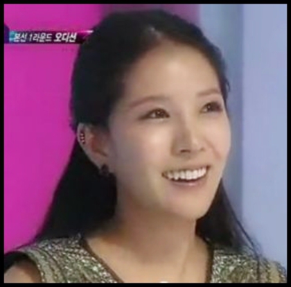 De la repetitii...:-j Adica, super plictisita :)) [se pune pe canapea] Tu? :))