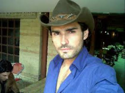 imagesCA4Z9D1D - Fabian Rios