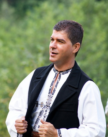 Ilie Medrea; Ilie Medrea s-a nascut in loc Cunta judetul Alba la 3 iulie.Este interpret de muzica populara si avocat in baroul Sibiu.
